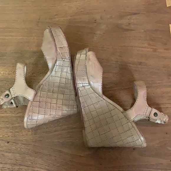 Frye Corrina Woven Leather Wedge Sandals 8 - Picture 8 of 12